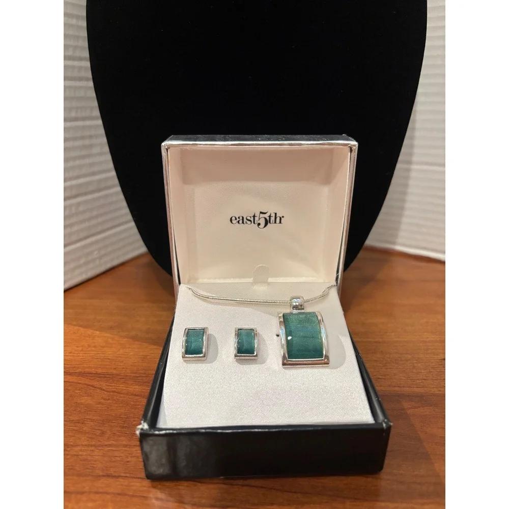 East 5th Jewelry Set Silver Tone Teal Green Rectangle Pendant Necklace Earrings